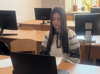 «Крилатим ґрунту не треба»: студентка представила доповідь до дня народження Ліни Костенко